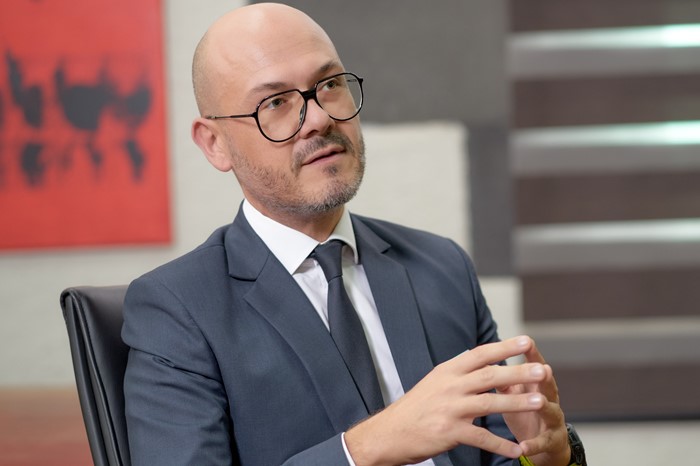 Notre banque a toujours eu ene forte orientation vers le clientele privee, ce qui fait de ce segment un pilier strategique de nos activites bancaires