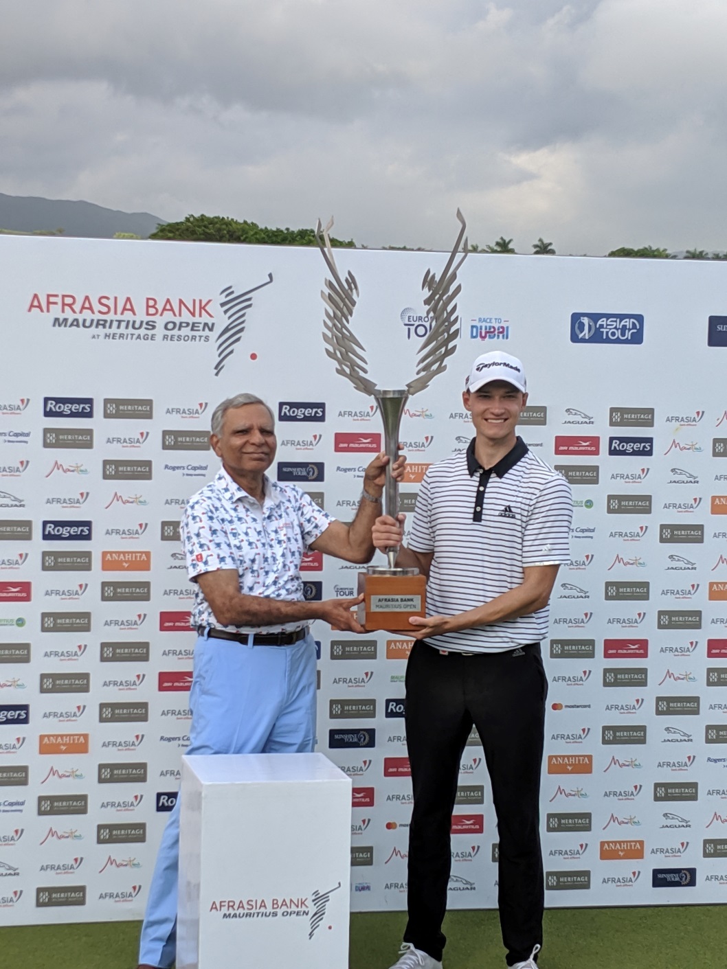 A seulement 18 ans, le jeune danois réalise son rêve de remporter l’AfrAsia Bank Mauritius Open dans un play-off